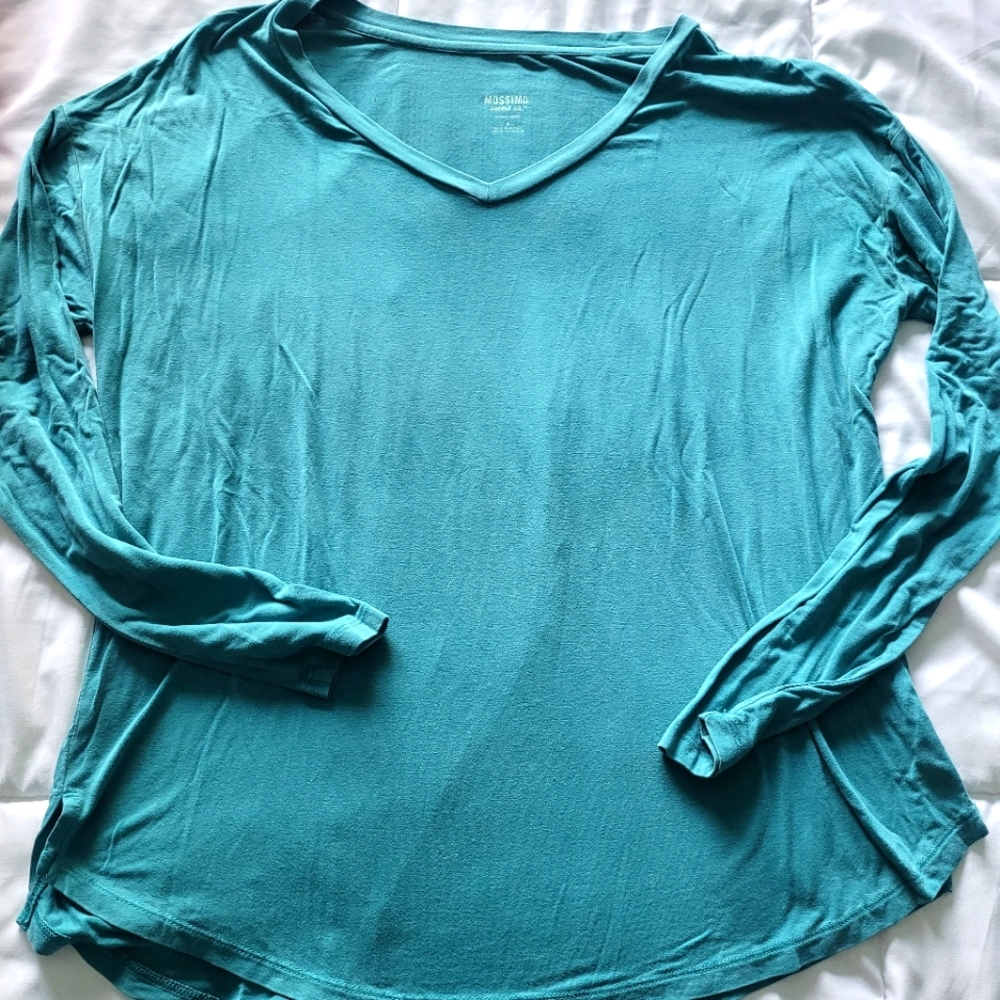 Teal Blue Stretchy long-sleeved shirt